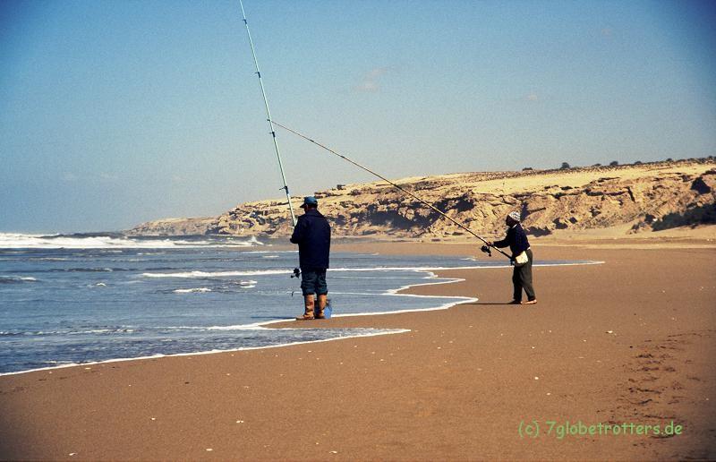 Fischer am Strand von Sidi R`bat