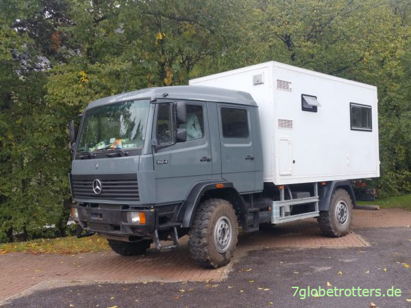 Expeditionsmobil Mercedes 1124 mit elektrischem Hubbett im Koffer