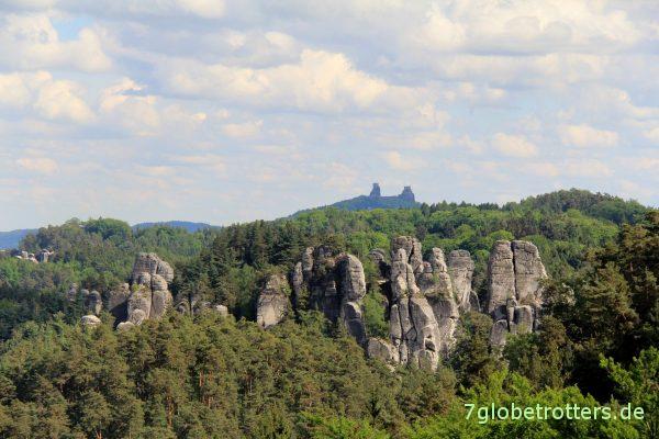 Böhmisches Paradies mit der Burg Trosky