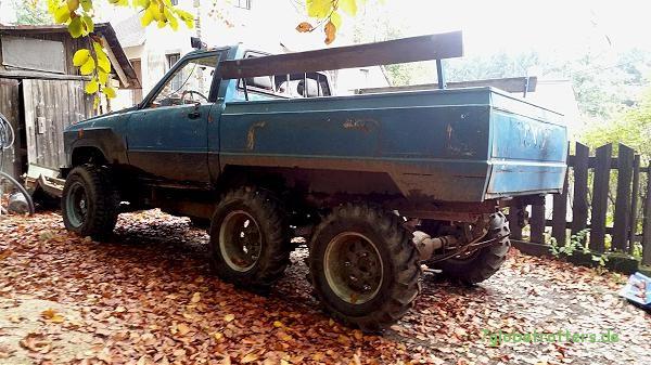 Tschechischer Eigenbau: Toyota Hilux Pickup 6x6