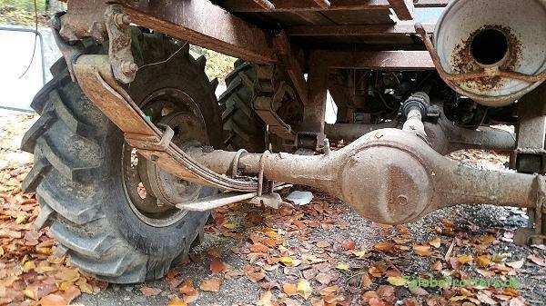 Detail aus dem Antriebsstrang des Toyota Hilux Pickup 6x6