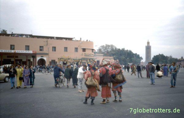 Der Djemaa el Fna liegt direkt am Eingang der Souks von Marrakesch