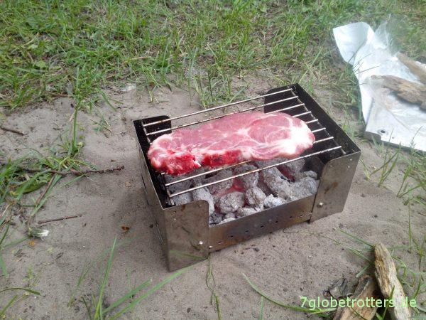 Steak auf dem Campinggrill