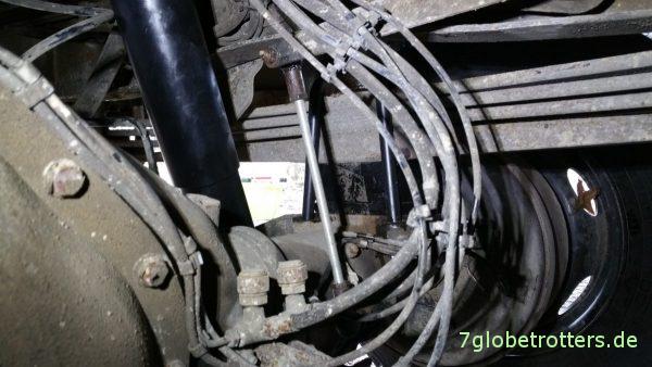 Einbau des neuen Gestänges des achslastabhängigen Bremskraftreglers ALB