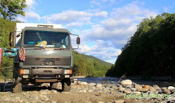 Die Wasserversorgung mit Brauchwasser ist oft kein Problem: Expeditionsmobil MB 1124 AF