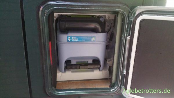 Serviceklappe für die Kassettentoilette im Wohnmobil