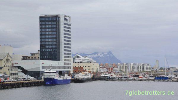 [17:20] Auslaufen aus dem Hafen von Bodø 