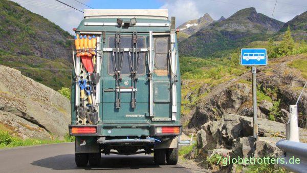 Busparkplatz auf den Lofoten