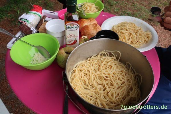 Spaghetti con aglio, olio e peperoncino