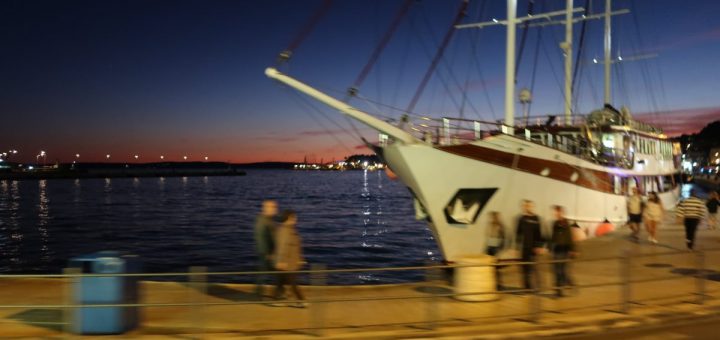 Abendlicher Hafen von Split