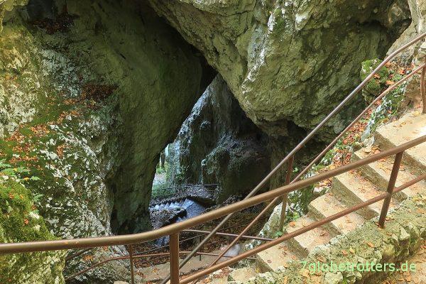 Hinterer Eingang in die Schatzhöhle am Silbersee