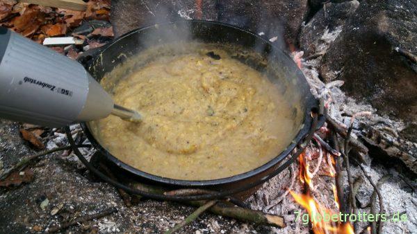 Kochen mit dem Dutch Oven: Bratkartoffelsuppe