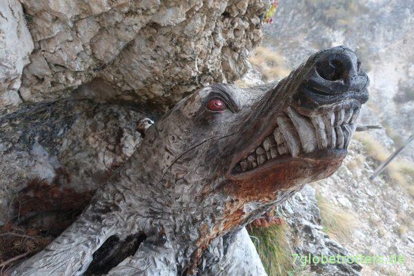 Holzbär in der Bärenfalle