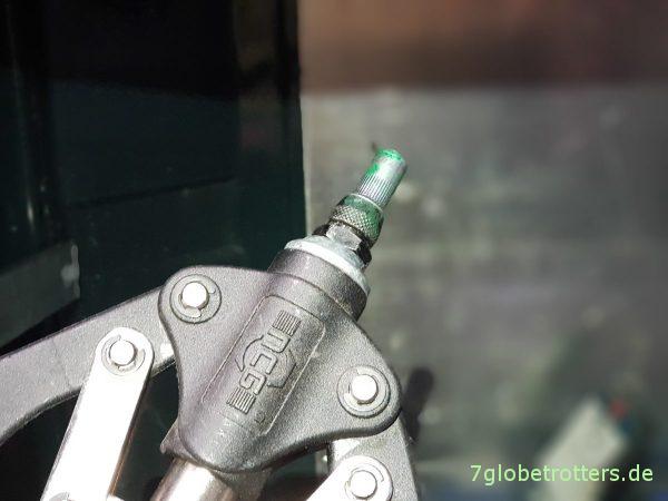 Meine Nietmutternzange ist unentbehrlich