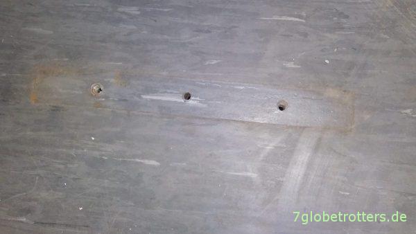 Originale Bodenaufnahmen für den Einbau von Sitzbänken im Wohnmobil