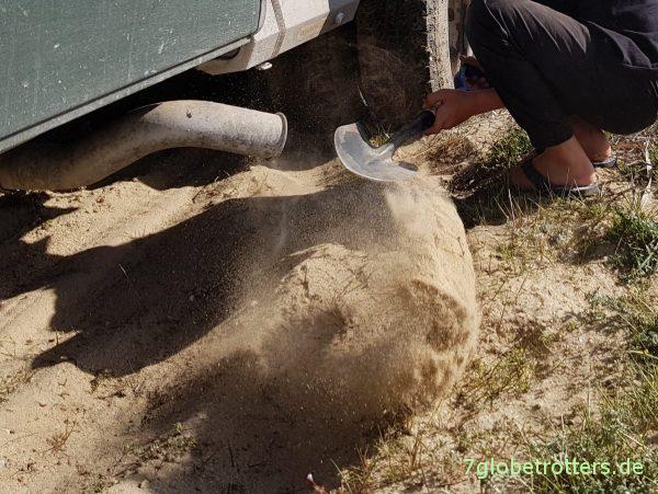 Test der GFK-Anfahrhilfen mit dem Wohnmobil auf dem Sand