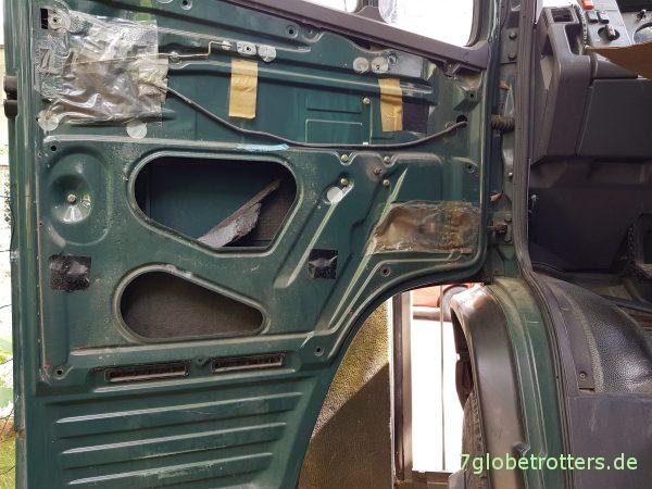 Zusätzlicher Stauraum im Wohnmobil: Seitenverkleidung der Türen nutzen für mehr Stauraum