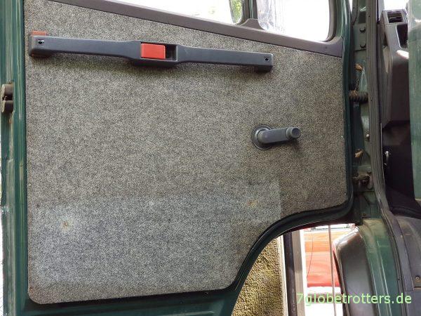 Zusätzlicher Stauraum im Wohnmobil: Seitenverkleidung der Türen nutzen für mehr Stauraum