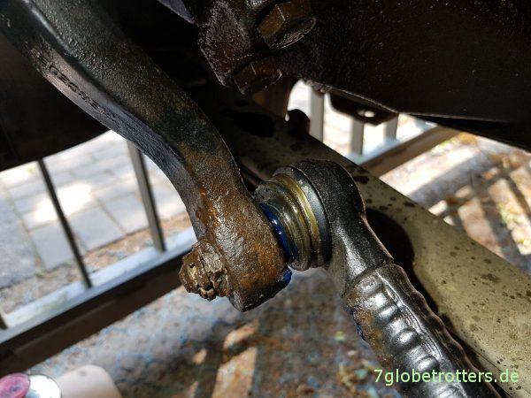 Mercedes T2: Kugelköpfe abschmieren, Spurstange und Lenkung prüfen