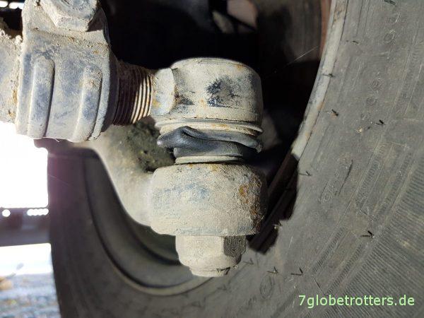 Mercedes T2: Kugelköpfe abschmieren, Spurstange und Lenkung prüfen