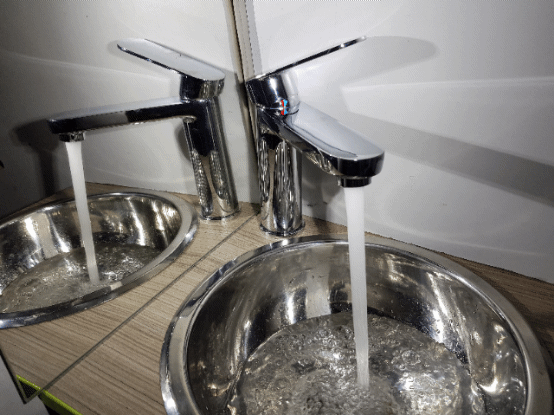 Badumbau mit Doppelwaschbecken: Wasserhahn im Wohnmobil wechseln Reich Linnea Metall