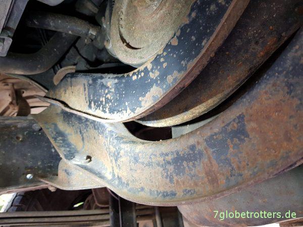 Unterbodenschutz am Wohnmobil erneuern: Grundierung mit Owatrol Öl, Brantho Korrux nitrofest