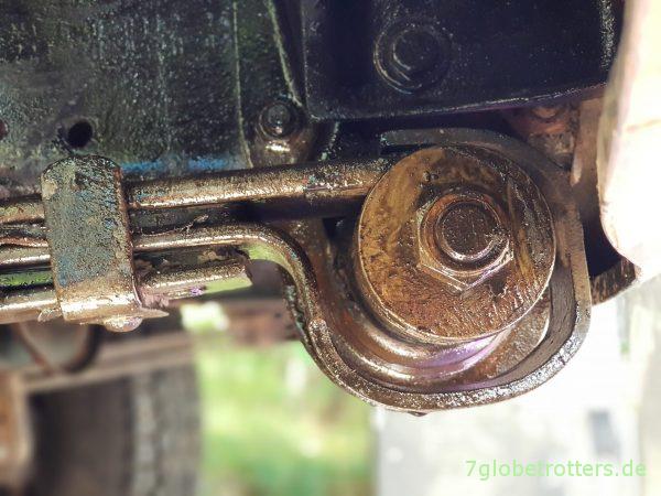 Unterbodenschutz am Wohnmobil erneuern: Grundierung mit Owatrol Öl, Brantho Korrux nitrofest