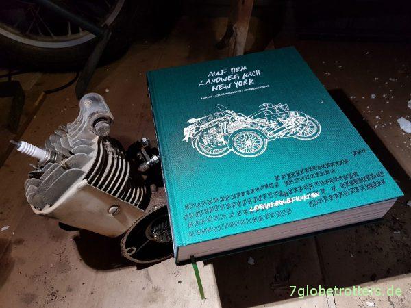 Auf dem Landweg nach New York. Mit Ural Beiwagenmaschine zur Beringstraße. leavinghomefunction