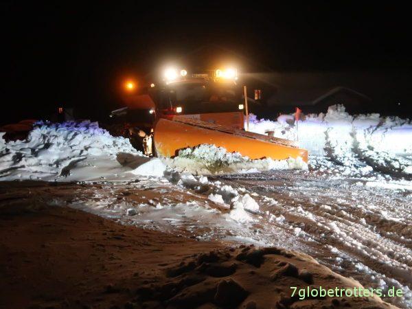 Wohnmobil Bergehilfen im Schnee: GfK-Sandbleche für LKWs