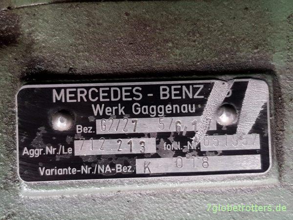 Plakette mit der Getriebenummer am Mercedes-Benz Transporter T2 / LN1