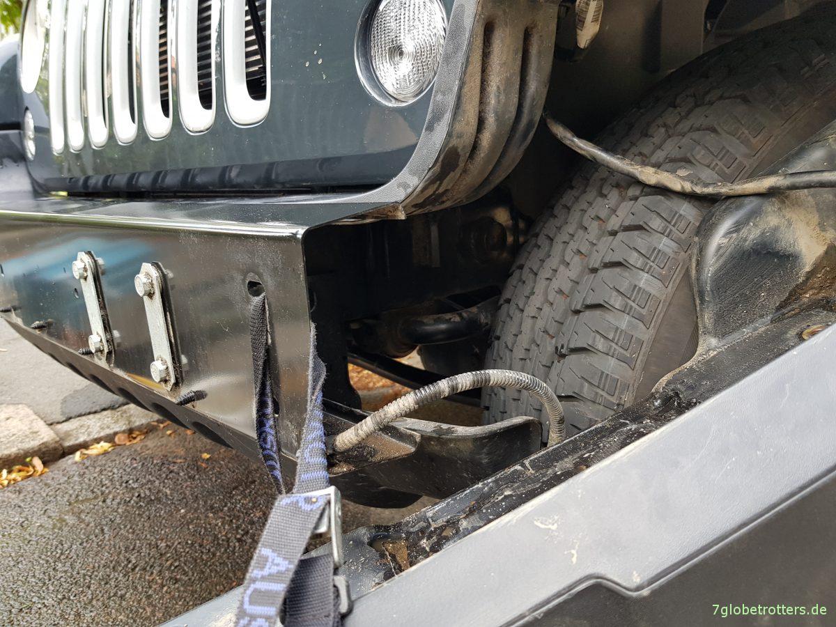 Frontstoßstange am Jeep demontieren und ausbeulen 