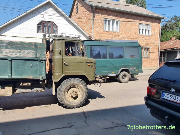 GAZ-66 Holztransporter in Sadgora, Ukraine