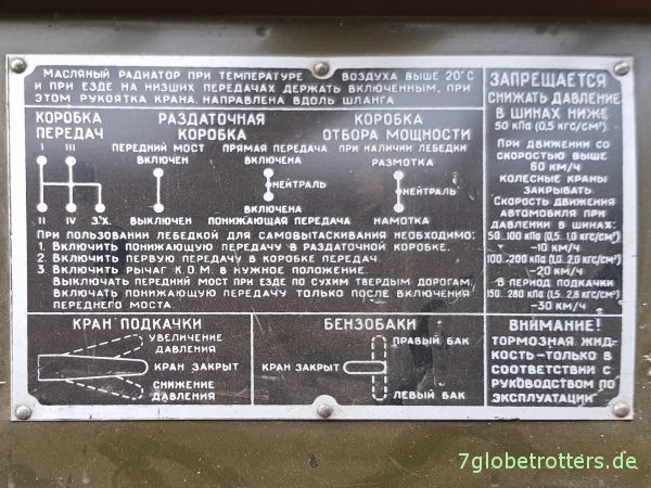 GAZ-66: Tafel mit der Bedienungsanleitung im Fahrerhaus
