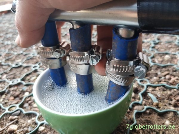 Eingeseift rutscht besser: Anschluss des Alde-Dreifachverteilers