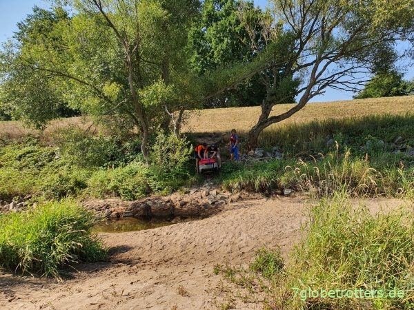 Paddelabenteuer und Hindernisse in der Neiße rund um Forst