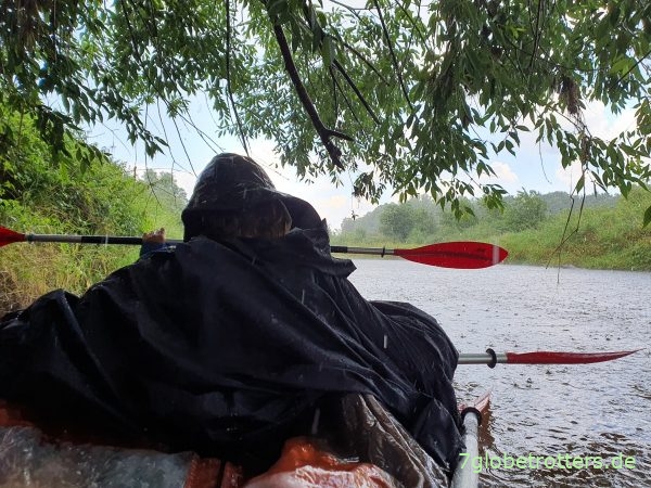 Paddelabenteuer und Hindernisse in der Neiße rund um Forst