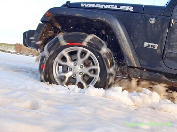 Test der Schneeketten auf dem Jeep Wrangler JKU