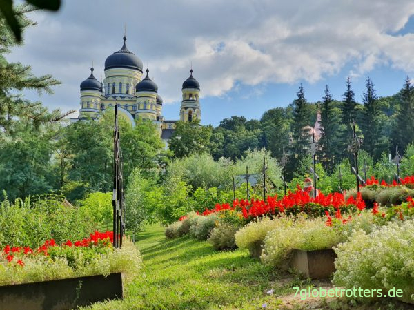 Moldawien: Pisten rund um Kloster Hâncu mit dem Mineralwasserbecken