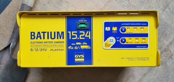 Batterie-Ladegerät GYS Batium 15.24 Bedienpanel
