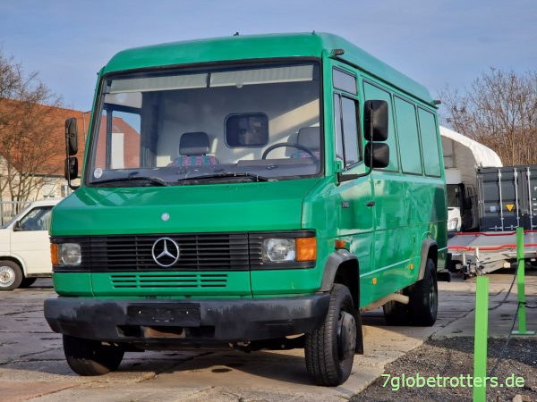 Mercedes 711 D zum Verkauf beim Händler