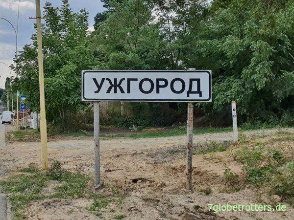 Ortseingangsschild Ukraine Uschgorod