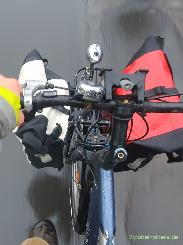 Handling mit Fahrradgepäckträger vorn
