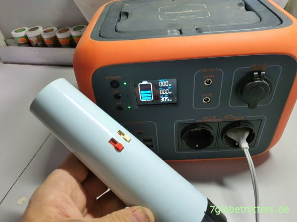 DDR-Fön LD7 mit 300 Watt an der Akkubox im Wohnmobil