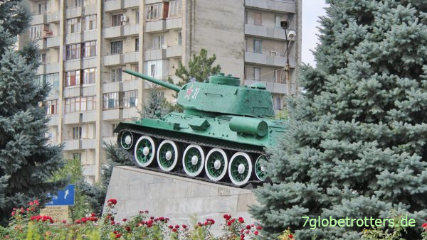 Ukraine, Panzerdenkmal T-34 in Simferopol, Krim