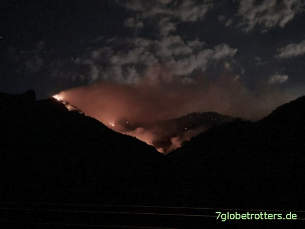 Albanien, Waldbrand auf der Südroute von Theth nach Shkodra