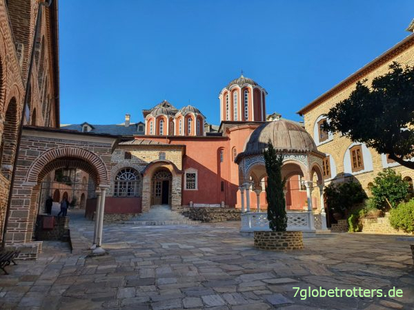 Innenhof vom Athos-Kloster Pantokratoros