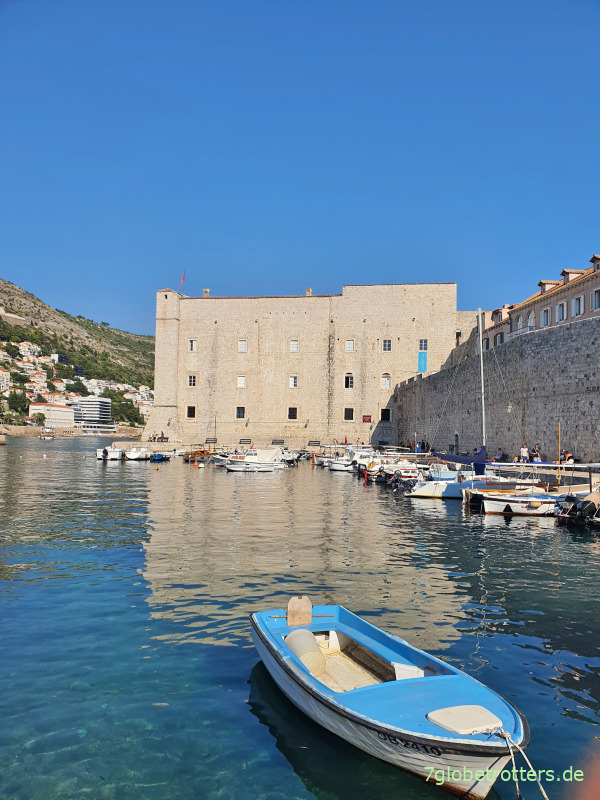 Altstadthafen Dubrovnik mit der Festung St. Ivana