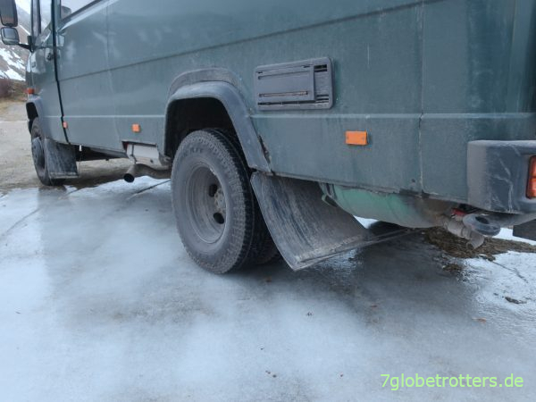 Test der Falken Wildpeak AT3WA auf blankem Eis