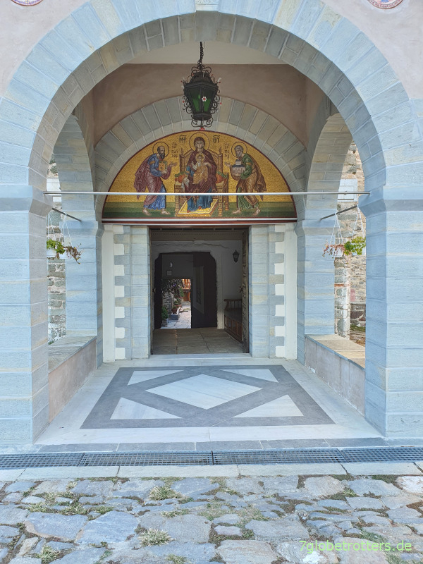 Eingangsportal mit den Aposteln Peter und Paul