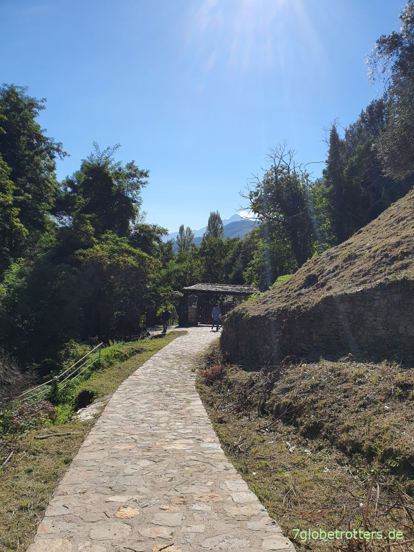 Rückblick zum Eingang von Koutloumousiou mit dem Berg Athos